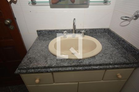 Casa à venda com 138m², 3 quartos e 3 vagasBanheiro da Suíte 2