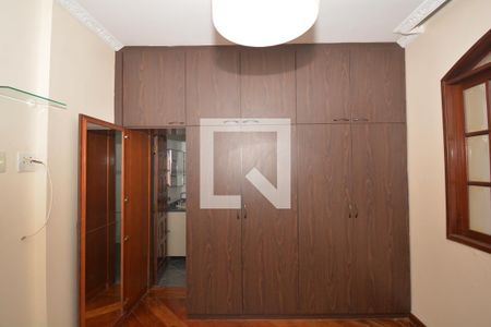 Casa à venda com 138m², 3 quartos e 3 vagasSuíte 2