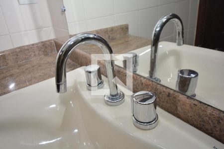 Casa à venda com 138m², 3 quartos e 3 vagasBanheiro da Suíte 1 - Torneira