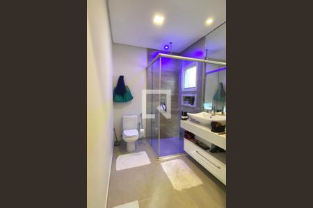 Casa de condomínio para alugar com 430m², 5 quartos e 6 vagasBanheiro da Suíte 1