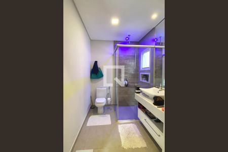 Casa de condomínio para alugar com 430m², 5 quartos e 6 vagasBanheiro da Suíte 1