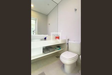 Casa de condomínio para alugar com 430m², 5 quartos e 6 vagasBanheiro da Suíte 3