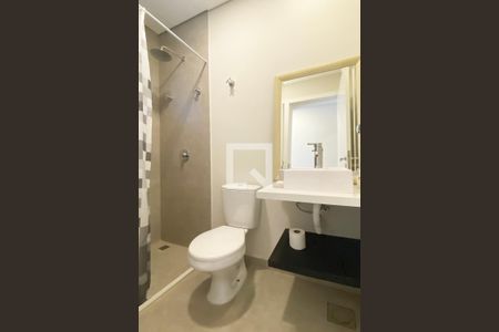 Casa de condomínio para alugar com 430m², 5 quartos e 6 vagasBanheiro de Serviço