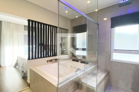 Casa de condomínio para alugar com 430m², 5 quartos e 6 vagasBanheiro da Suíte Master