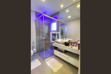 Casa de condomínio para alugar com 430m², 5 quartos e 6 vagasBanheiro da Suíte 1