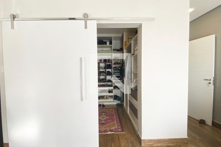 Casa de condomínio para alugar com 430m², 5 quartos e 6 vagasCloset