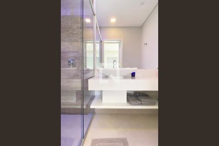 Casa de condomínio para alugar com 430m², 5 quartos e 6 vagasBanheiro da Suíte 3