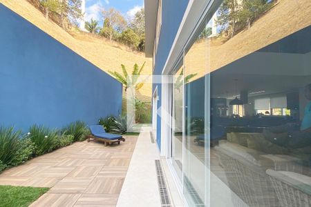 Casa de condomínio para alugar com 430m², 5 quartos e 6 vagasvaranda