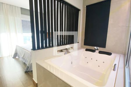 Casa de condomínio para alugar com 430m², 5 quartos e 6 vagasBanheiro da Suíte Master