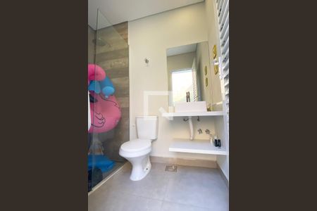 Casa de condomínio para alugar com 430m², 5 quartos e 6 vagasBanheiro de Serviço