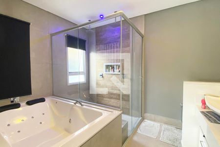 Casa de condomínio para alugar com 430m², 5 quartos e 6 vagasBanheiro da Suíte Master