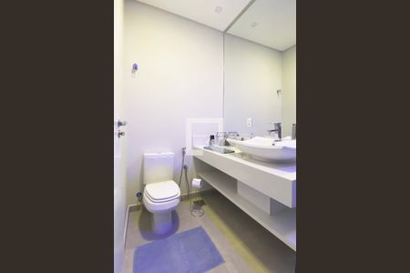 Casa de condomínio para alugar com 430m², 5 quartos e 6 vagasBanheiro da Suíte 2