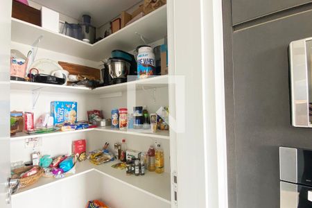 Casa de condomínio para alugar com 430m², 5 quartos e 6 vagasDespensa