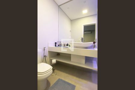 Casa de condomínio para alugar com 430m², 5 quartos e 6 vagasBanheiro da Suíte 2