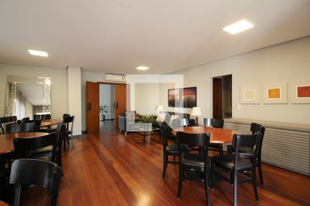 Apartamento à venda com 300m², 3 quartos e 5 vagasÁrea comum - Salão de festas