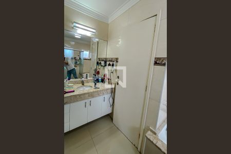 Casa à venda com 263m², 4 quartos e 4 vagas Casa à venda com 263m², 4 quartos e 4 vagasBanheiro da Suite 3