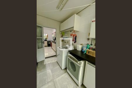 Casa à venda com 263m², 4 quartos e 4 vagas Casa à venda com 263m², 4 quartos e 4 vagasLavanderia