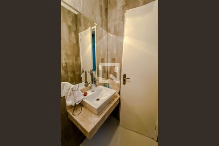 Casa à venda com 263m², 4 quartos e 4 vagas Casa à venda com 263m², 4 quartos e 4 vagasLavabo