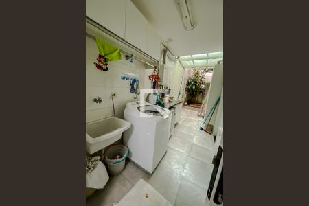 Casa à venda com 263m², 4 quartos e 4 vagas Casa à venda com 263m², 4 quartos e 4 vagasLavanderia