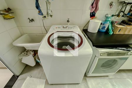 Casa à venda com 263m², 4 quartos e 4 vagas Casa à venda com 263m², 4 quartos e 4 vagasDetalhe Lavanderia