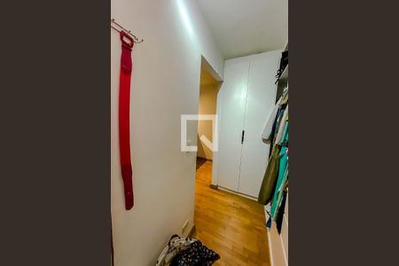 Casa à venda com 263m², 4 quartos e 4 vagas Casa à venda com 263m², 4 quartos e 4 vagasCloset da Suite 3