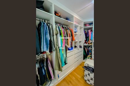 Casa à venda com 263m², 4 quartos e 4 vagas Casa à venda com 263m², 4 quartos e 4 vagasCloset da Suite 3