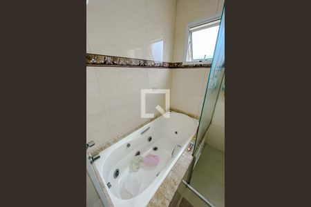 Casa à venda com 263m², 4 quartos e 4 vagas Casa à venda com 263m², 4 quartos e 4 vagasDetalhe Banheiro da Suite 3