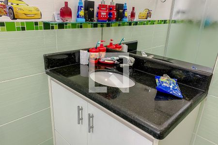 Casa à venda com 263m², 4 quartos e 4 vagas Casa à venda com 263m², 4 quartos e 4 vagasDetalhe Banheiro da Suite 2