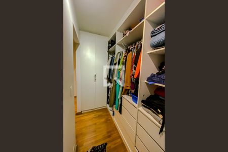 Casa à venda com 263m², 4 quartos e 4 vagas Casa à venda com 263m², 4 quartos e 4 vagasCloset da Suite 3