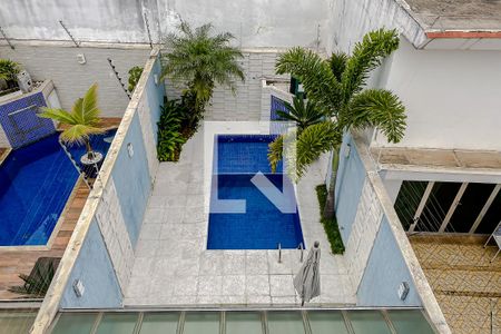 Casa à venda com 263m², 4 quartos e 4 vagas Casa à venda com 263m², 4 quartos e 4 vagasPiscina