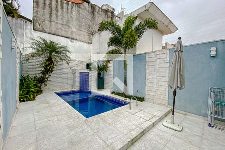 Casa à venda com 263m², 4 quartos e 4 vagas Casa à venda com 263m², 4 quartos e 4 vagasPiscina