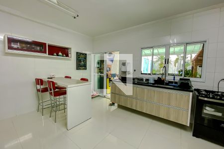 Casa à venda com 263m², 4 quartos e 4 vagas Casa à venda com 263m², 4 quartos e 4 vagasCozinha