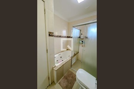 Casa à venda com 263m², 4 quartos e 4 vagas Casa à venda com 263m², 4 quartos e 4 vagasBanheiro da Suite 3