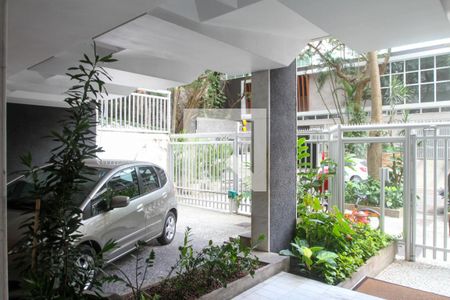 Apartamento à venda com 70m², 2 quartos e 1 vagaEntrada do Prédio