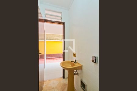 Casa para alugar com 200m², 4 quartos e 2 vagasBanheiro de Serviço