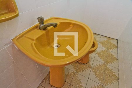 Casa para alugar com 200m², 4 quartos e 2 vagasBanheiro de Serviço