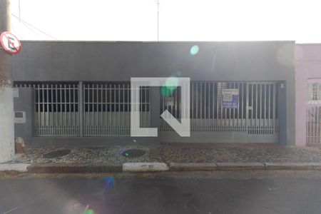 Casa à venda com 80m², 2 quartos e 2 vagasFachada