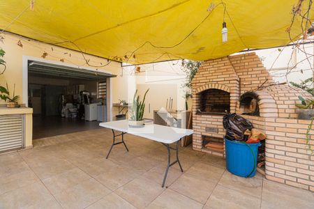 Casa à venda com 222m², 3 quartos e 3 vagasQuintal com Churrasqueira