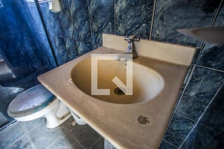 Casa à venda com 300m², 3 quartos e 2 vagasBanheiro de Serviço - Torneira