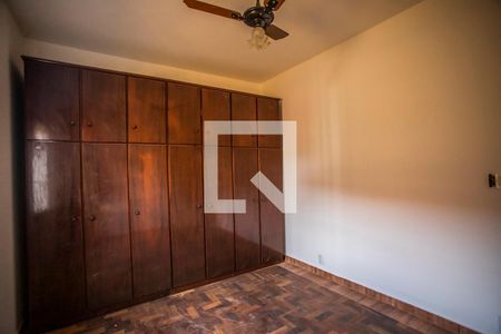 Casa à venda com 300m², 3 quartos e 2 vagasQuarto 2 - Armários