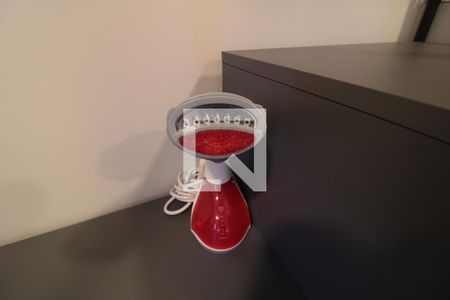 Quarto e Cozinha  - fero de passar roupa de kitnet/studio para alugar com 1 quarto, 19m² em Jardim Brasília (zona Norte), São Paulo