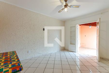 Casa à venda com 120m², 2 quartos e 2 vagas Casa à venda com 120m², 2 quartos e 2 vagasSuíte