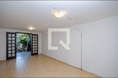 Casa de condomínio à venda com 700m², 4 quartos e 5 vagas Casa de condomínio à venda com 700m², 4 quartos e 5 vagasSuíte