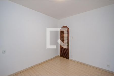 Casa de condomínio à venda com 700m², 4 quartos e 5 vagas Casa de condomínio à venda com 700m², 4 quartos e 5 vagasQuarto 2