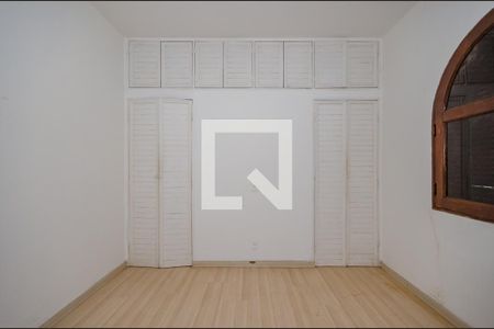 Casa de condomínio à venda com 700m², 4 quartos e 5 vagas Casa de condomínio à venda com 700m², 4 quartos e 5 vagasQuarto 4