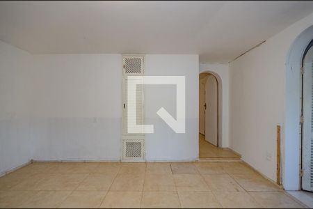 Casa de condomínio à venda com 700m², 4 quartos e 5 vagas Casa de condomínio à venda com 700m², 4 quartos e 5 vagasCloset da suíte
