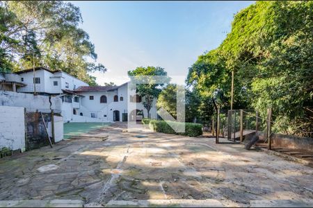 Casa de condomínio à venda com 700m², 4 quartos e 5 vagas Casa de condomínio à venda com 700m², 4 quartos e 5 vagasÁrea Externa - Quintal