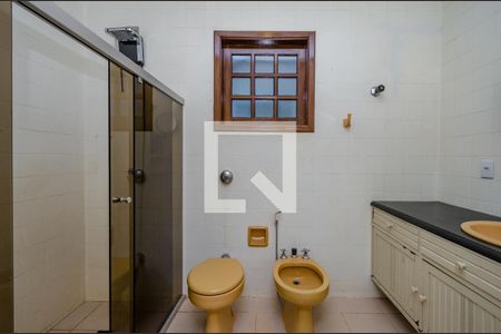 Casa de condomínio à venda com 700m², 4 quartos e 5 vagas Casa de condomínio à venda com 700m², 4 quartos e 5 vagasBanheiro Social 2