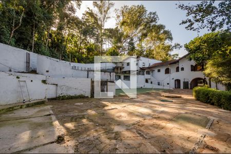 Casa de condomínio à venda com 700m², 4 quartos e 5 vagas Casa de condomínio à venda com 700m², 4 quartos e 5 vagasÁrea Externa - Quintal