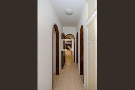 Casa de condomínio à venda com 700m², 4 quartos e 5 vagas Casa de condomínio à venda com 700m², 4 quartos e 5 vagasCorredor